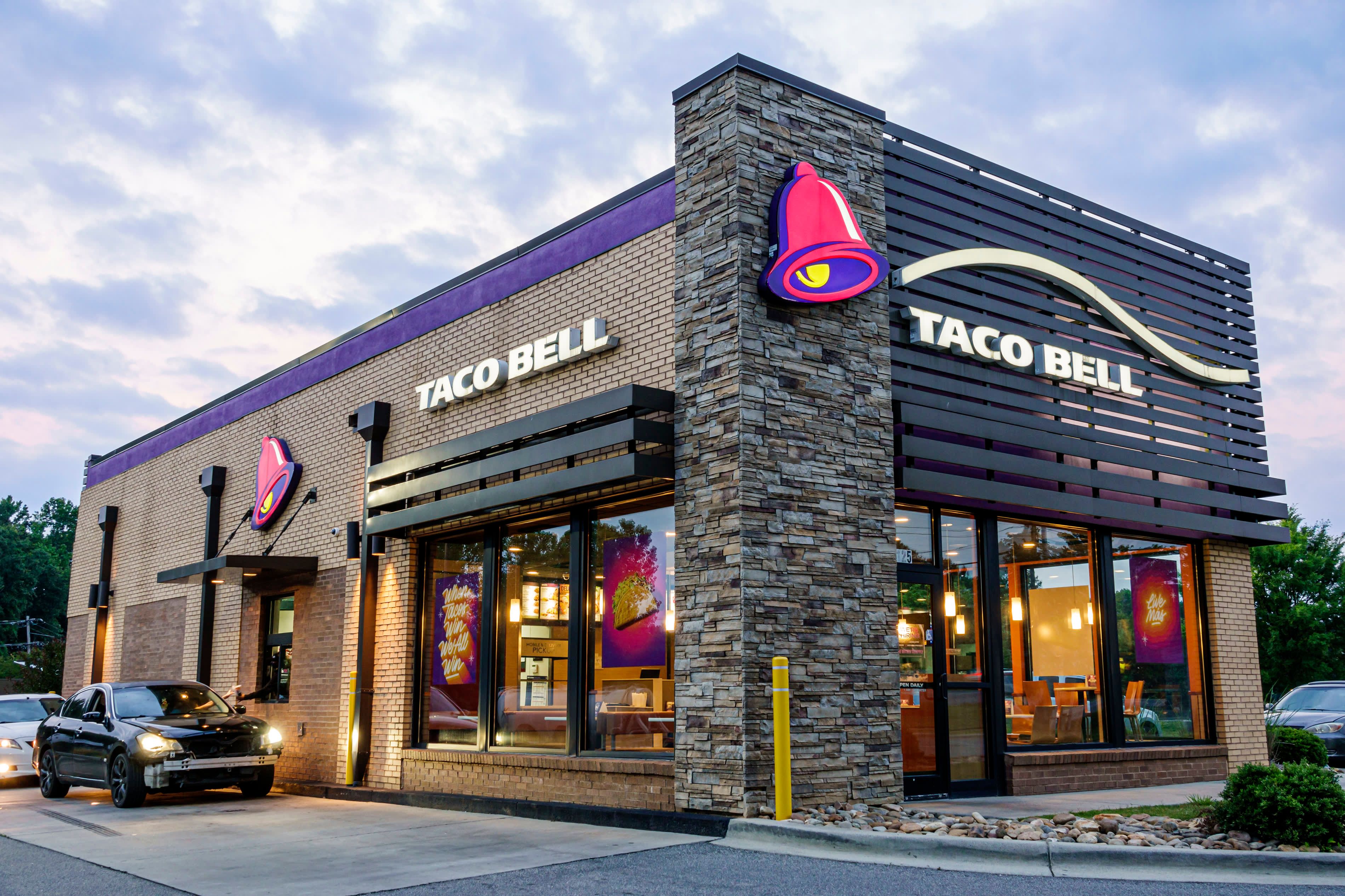 A_modern_Taco_Bell_restaurant_in_Hiawassee,_Georgia 
