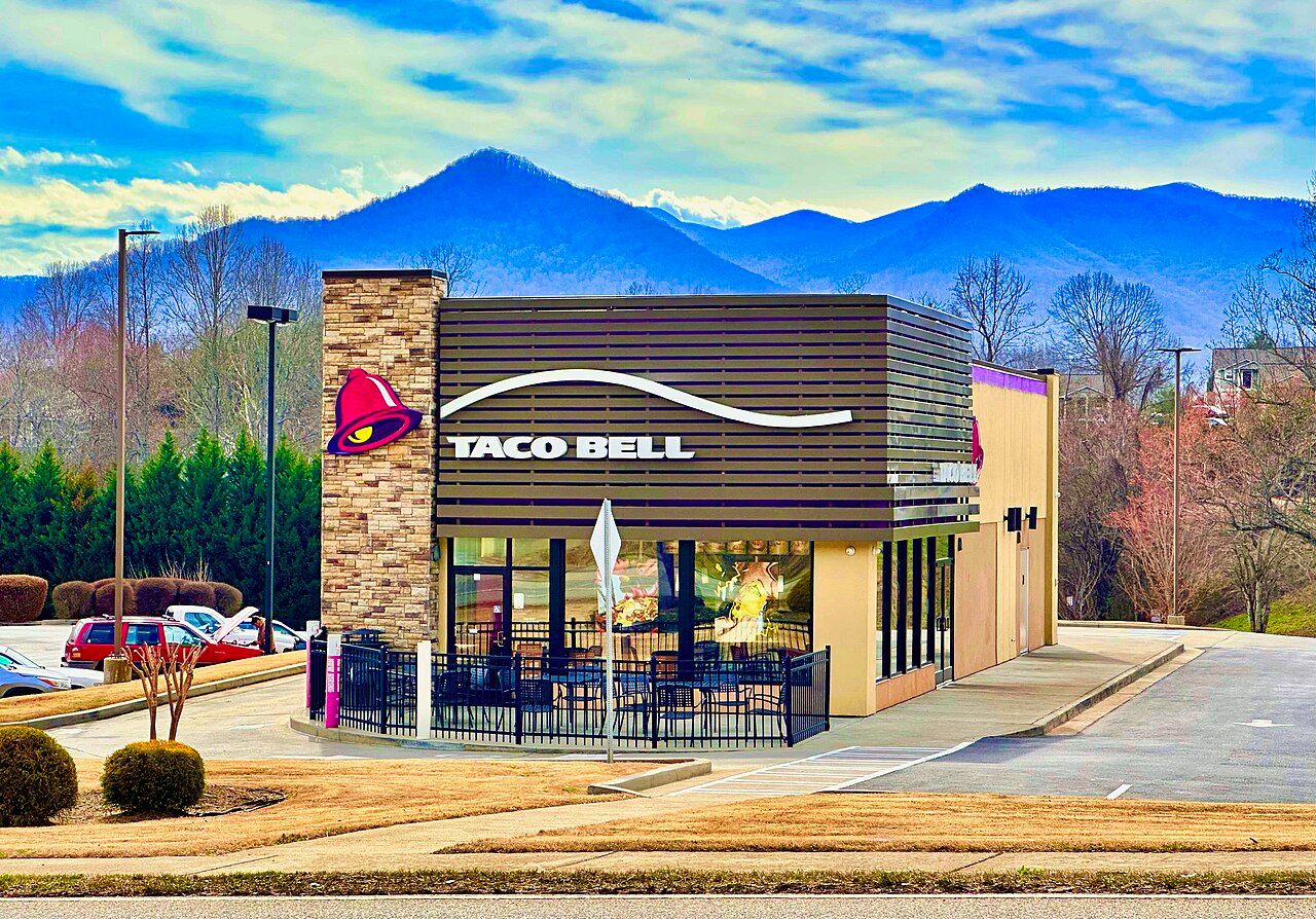 A_modern_Taco_Bell_restaurant_in_Hiawassee,_Georgia 