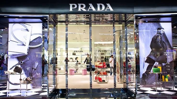 Prada Showroom | Marketing Mix of Prada | IIDE
