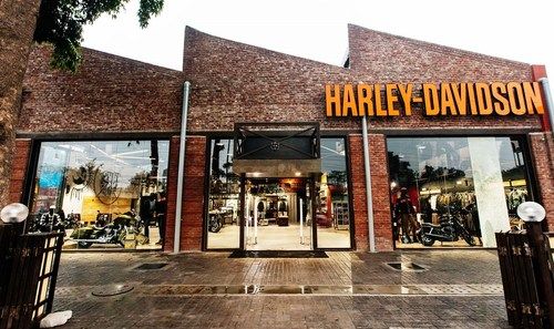 Marketing Mix of Harley Davidson - Harley Davidson Showroom