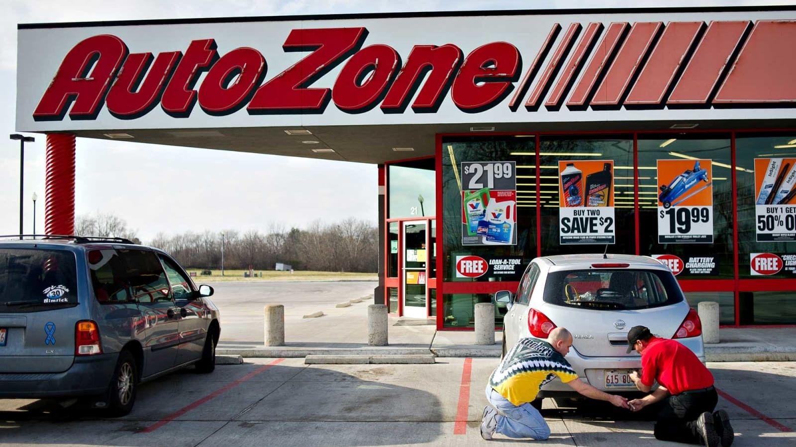 SWOT Analysis of AutoZone - AutoZone Store
